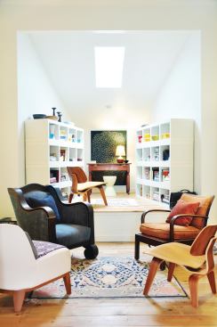 For economy, the architects chose common off-the-shelf materials and finishes such as porcelain tile, pine plank floor, gypsum, and sealed concrete but detailed them to achieve a custom look.