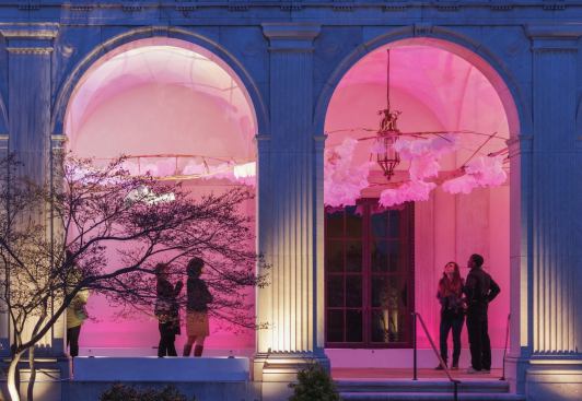 As the sensors detected visitors in the space, the luminaires and speakers activated, projecting reflected light onto the paper lanterns above. The more people who were present, the deeper and richer the color, hue, and tone that they experienced.