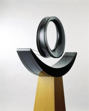 Calatrava sculptures such as “Eye” combine the physical investigation of Kenneth Snelson’s tensegrity sculptures with the futurist solutions of Constantin Brâncusi's work.