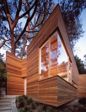 2006 rada  Canyon View Office/Guesthouse, Los Angeles  Outbuilding / Merit Award  Kanner Architects, Santa Monica, Calif.    This angular, treehouselike office and guesthouse provides a sense of repose in the middle of Los Angeles.