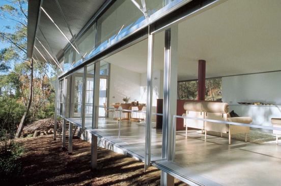Murcutt’s design for the Simpson-Lee House met the client’s demand for a cool place shielded from the hot northern sun.