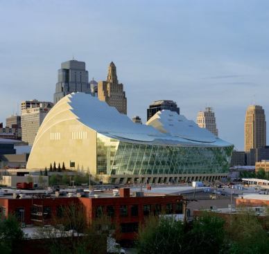 The Kauffman Center's 65-foot-tall by 330-foot-wide glass curtainwall reveals the interiors to passersby.