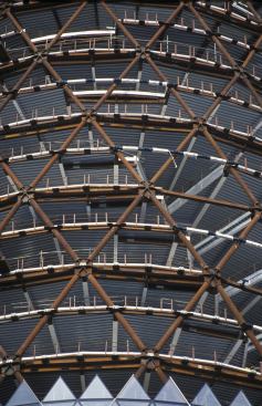 Swiss Re building diagrid structure during construction.