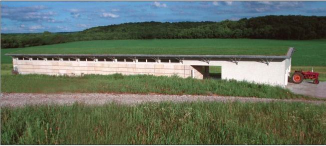 The Epard/Porsch House (left) features layers of inside/outside spaces and an observation tower capped by a movable cover to accommodate the clients’ stargazing. Its thick, insulated walls and controlled openings reveal passive cooling and heating strategies (above). Rockhill used native limestone and a sod roof on the Kansas Longhouse (below), which has a strong southern orientation for direct solar gain and natural daylighting.