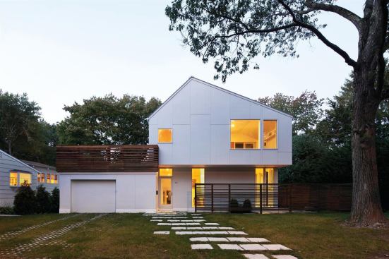 Instead of a large house, SsD designed Braver House as an alternative: a small, efficient residence that minimizes its footprint, while maximizing its perceived sense of interior space.