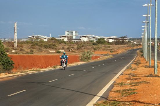 The road to Universidade Agostinho Neto.
