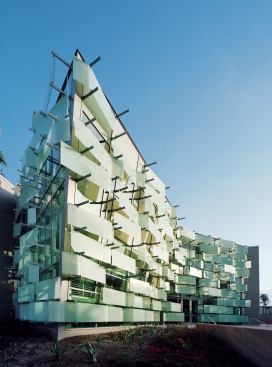 A glass façade is the trademark of the new Hollenbeck Police Station. In an effort to convey a more welcoming presence and foster better relationships with community members, the façade lends a transparency to the building during the day and acts as a lantern at night, discouraging crime in the immediate area and increasing the stationÕs street presence after dark.