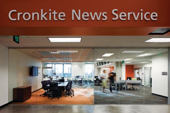 A newsroom was created to accommodate students in the print journalism program. Systems furniture by Steelcase allows for multiple users and television monitors to showcase news coverage from a series of sources, which helps the students put together their own news service. COENFERENCE TABLE - Vecta E-Table - vecta.com - SYSTEMS FURNITURE - Steelcase - Post and Beam - steelcase.com - CEILING - Armstrong - Dune square lay-in ceiling tiles - armstrong.com - CREDENZA - Krug - Nexus - casegoods - krug.ca
