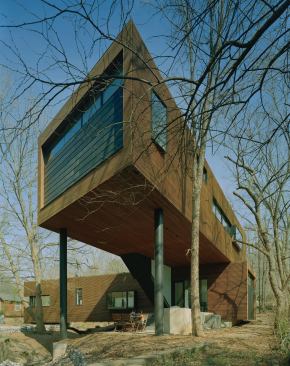 The L-Stack House's stacked volumes help it negotiate the neighborhood's one-story scale.