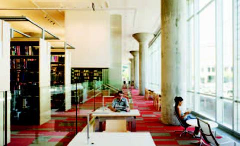 Just as electric and natural light is layered and balanced throughout the building, so too are the types of reading and work areas. The open reading rooms and atrium perimeter use thin linear T5 pendant fixtures, sometimes in rectangular patterns, other times in lines, to uplight the ceiling. Depending on the location, they are lensed, UV-lensed or open top.