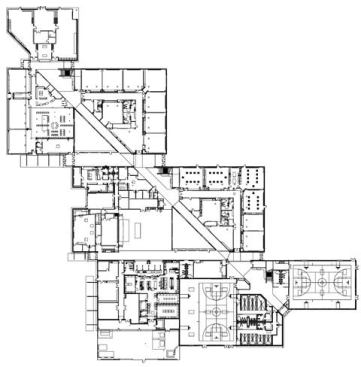 The 138,000-square-foot Baker Prairie Middle School in Canby, Oregon, is organized into three âpods,â staggered along a diagonally placed central corridor to allow all classrooms and most areas direct access to daylight.