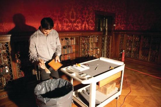 Restoration work included cleaning the surface ornamentation (including restoration work on the wallpaper) and a new lighting strategy. New bases were created for some of the sculptures; the books in the perimeter cases were removed and cleaned.