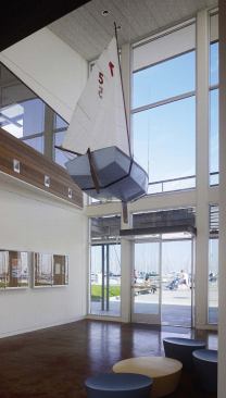 A two-story lobby in the center of the building provides a view corridor from land to sea and allows maximum light into upstairs office spaces.