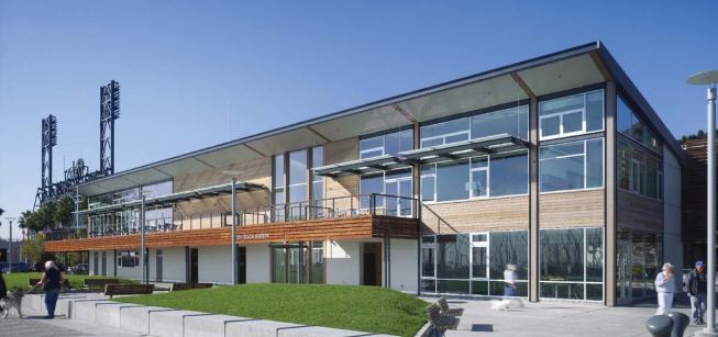 The new Harbormaster's Building is a long, thin structure, located on a series of public docks. The waterwise façade is largely glazed to allow for optimal views from the offices within.