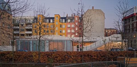 The one-story day-care center is a good neighbor to the surrounding buildings. Consisting of two planes—one for the ground floor areas and another for the roof play area—the building takes advantage of the site's sun orientation. Etched glass on the day-care center's western elevation echoes the screen of trees in the foreground.