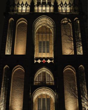 All the lighting equipment—spotlights, projectors, strobes, and controls—were carefully positioned using compression clamping so as not to compromise any part of the landmarked structures.