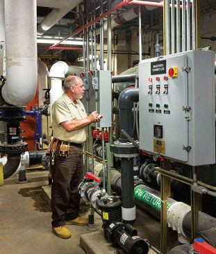 Heating and cooling of the building are aided by five geothermal wells placed near the building perimeter. In tandem with six 28-ton, water-to-water heat pumps, they provide heated or chilled water for heating and cooling. Temperature and water needs for each species can be determined in cellar-level spaces such as the Nile Crocodile Life Support Systems room.