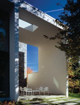Muscular stucco walls form a double-height outdoor room at the Calem-Rubin Residence.