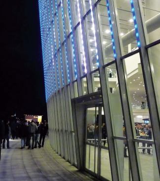 Berlin’s O2 World Arena, which opened in September, hosts ice hockey and basketball matches and concerts. Lighting designer LightWild, working with HOK Sport and JSK Architects, created a vivid media façade by taking advantage of the 117 vertical aluminum mullions that span the building. Each mullion has been wired with more than 2,000 LEDs, for a total of 280,800.
