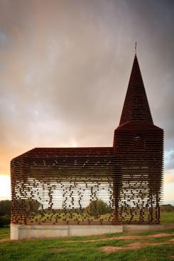 The installation consists of 100 layers of metal plates spaced apart with short columns.