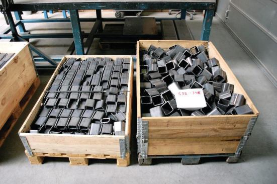 The installation contains 2,000 columns, or spacers, between the layers.