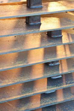 Gijs Van Vaerenbergh located the spacers approximately 30 to 90 centimeters apart with a tolerance of plus-or-minus 15 to 30 centimeters to avoid creating a pattern.