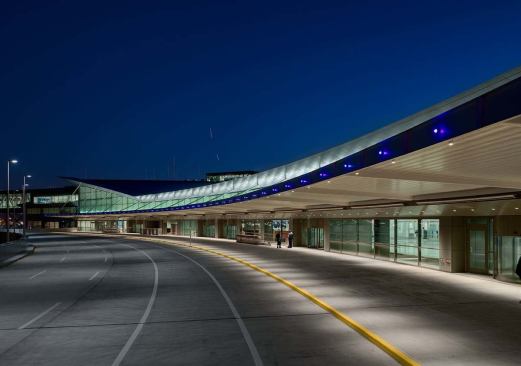The departures drop-off roadway (opposite) separates T5 from the TWA terminal.
