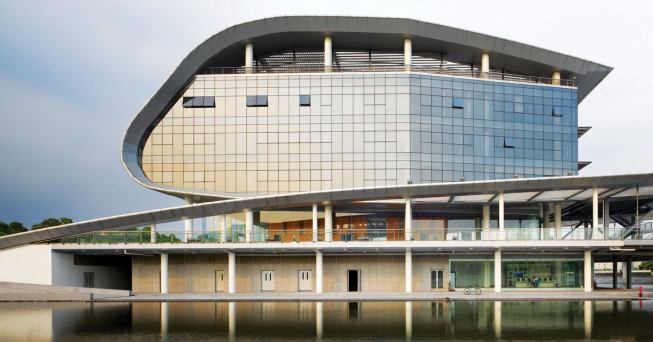 PROJECT: University Town Library, Shenzhen

LOCATION: Shenzhen, China

DATE: 2007

DETAILS: The winning design in an invited competition, RMJM’s Shenzhen library serves the graduate schools of four Chinese universities. Its long, gently sloping form echoes the surrounding hills.