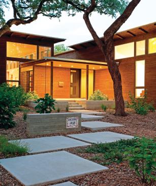 A walk through the trees brings you to this inviting entrance–a feature the judges were drawn to during their review.