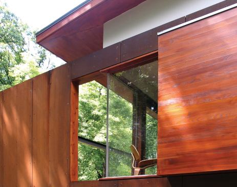 Detail of corner glazing and steel wrapper extending beyond corner of house to shelter patio