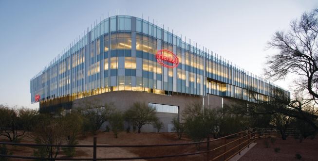 The façade facing the neighboring State Route 101 is a 200-foot-long ribbon of fritted glass and aluminum mullions. Used as sunshading, the custom frit patterns are carefully positioned along the façade to limit heat gain while maximizing the penetration of daylight into the space.
