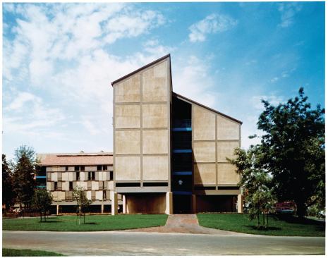 Completed in 1978, Harry Weese's Frederick E. Terman Engineering Center at Stanford University balanced the need to protect a handful of trees with a thoughtful layout that offered natural ventilation and a maximum use of daylight.