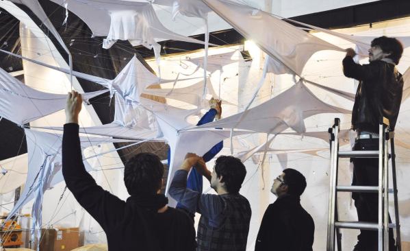 "Deep Surfaces" pursued the creation of a complex 3D tensile membrane system composed of steel wire and elastic fabric.