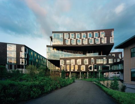 Reaching seven stories tall at the top of the hill, the Gates Center (right in photo) and Hillman Center (left in photo) are connected by a multistory glass-enclosed bridge. The two centers share a vocabulary of black, diamond-shaped zinc tiles with varied silver-toned window surrounds combined with a more traditional curtainwall.