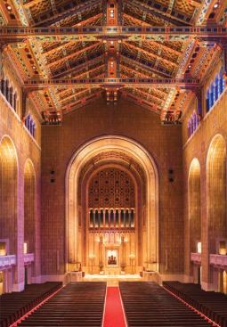 The client, along with the architect, New York City firm Beyer Blinder Belle, had determined that the visual focus of the space needed to remain on the Bimah—the podium area at the front of the synagogue from where the Torahs are read—and the Ark—the enclosed niche which houses the Torahs. 