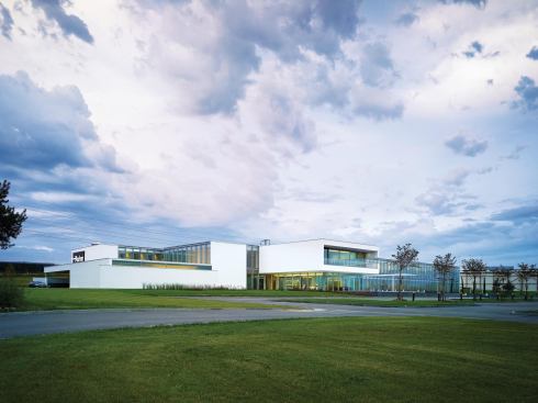 The new Parker Hannifin Corporate Headquarters is designed with future growth in mind. All public spaces are located at one end of the building, with offices to the east, so that the company can expand with another office wing to the west.