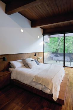 2013 RADA / Renovation / Merit Award: Bedford Residence, Bedford Corners, N.Y. / Joel Sanders Architect