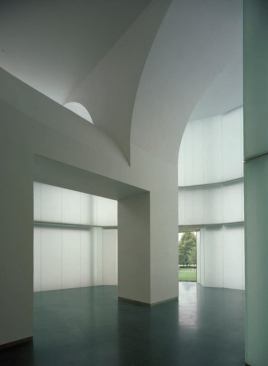 The galleries are organized around a series of “Breathing T's,” structural elements that allow both north and south light into the galleries while providing a mechanical service zone below.