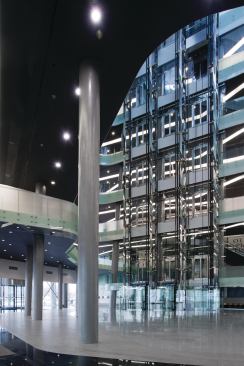 Visitors enter the center either via the parking levels, or through the ground-floor street entrance, which brings them into the atrium space at the southern end of the building.