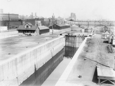 Historical photo of working port conditions.