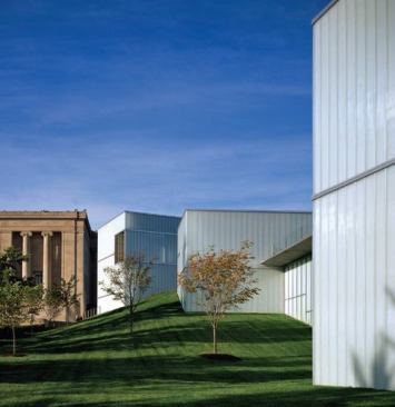  By day and by night (next image) the geometric forms of the new addition cast a strong profile and compliment the 1933 Atkins building. 