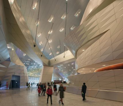 Ground-floor public space with a veiw to the entrance.