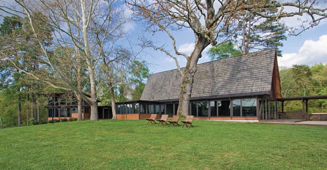 His remodel included a skillful interior makeover; a new guesthouse attached to the main house by a breezeway; and cleaned-up and redefined outdoor rooms.