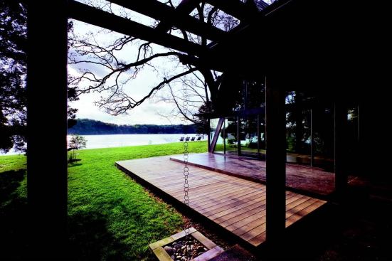 Architect Brian Pittman ushered it into the 21st century with a sure and gentle hand. His remodel included a skillful interior makeover; a new guesthouse attached to the main house by a breezeway; and cleaned-up and redefined outdoor rooms.