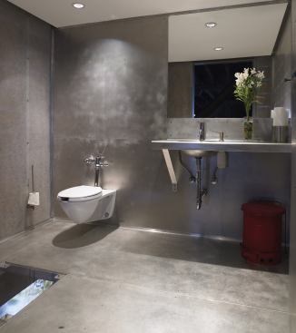 By day, the floor's river light projects watery reflections throughout the room.