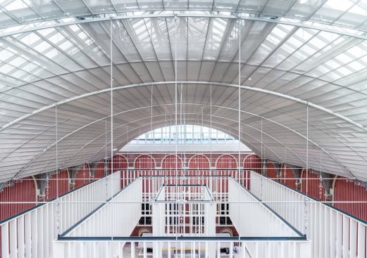 Seen here from above, Cruz y Ortiz’s sculptural chandelier dominates the western courtyard, which is enclosed by a glazed roof. 