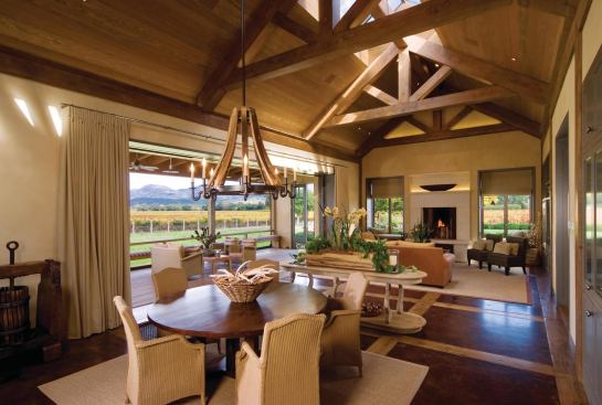 With every room opening to the outdoors, this Napa, Calif., house promotes a casual relationship with its site.

