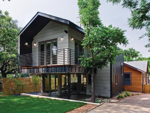 The jury appreciated how architect David Webber minimized the look of an addition that nearly doubled the original house size. They commented that Webber "created a definite juxtaposition" between old and new, but that the addition "doesn't dominate the existing house, which the architect let be its own thing."