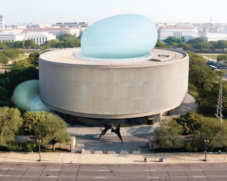 Inflated by rooftop pumps and with pressure maintained by an air lock, the Hirshhorn Museums seasonal expansion is an inflatable form that fills (and extends above and off to the side of) the building's central courtyard.