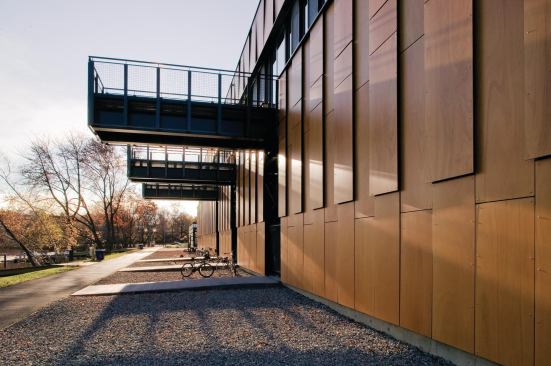 Façade with vents closed